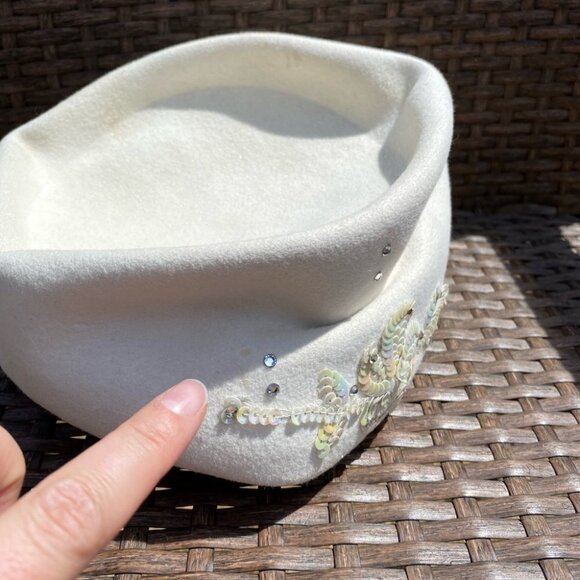 VINTAGE Gene Doris New York White Pillbox Style Hat with Sequins Size 22 - Picture 4 of 9